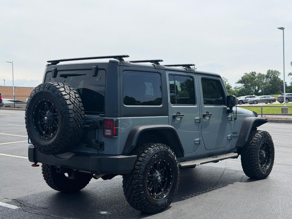 Jeep Wrangler Unlimited Vehicle Full-screen Gallery Image 03