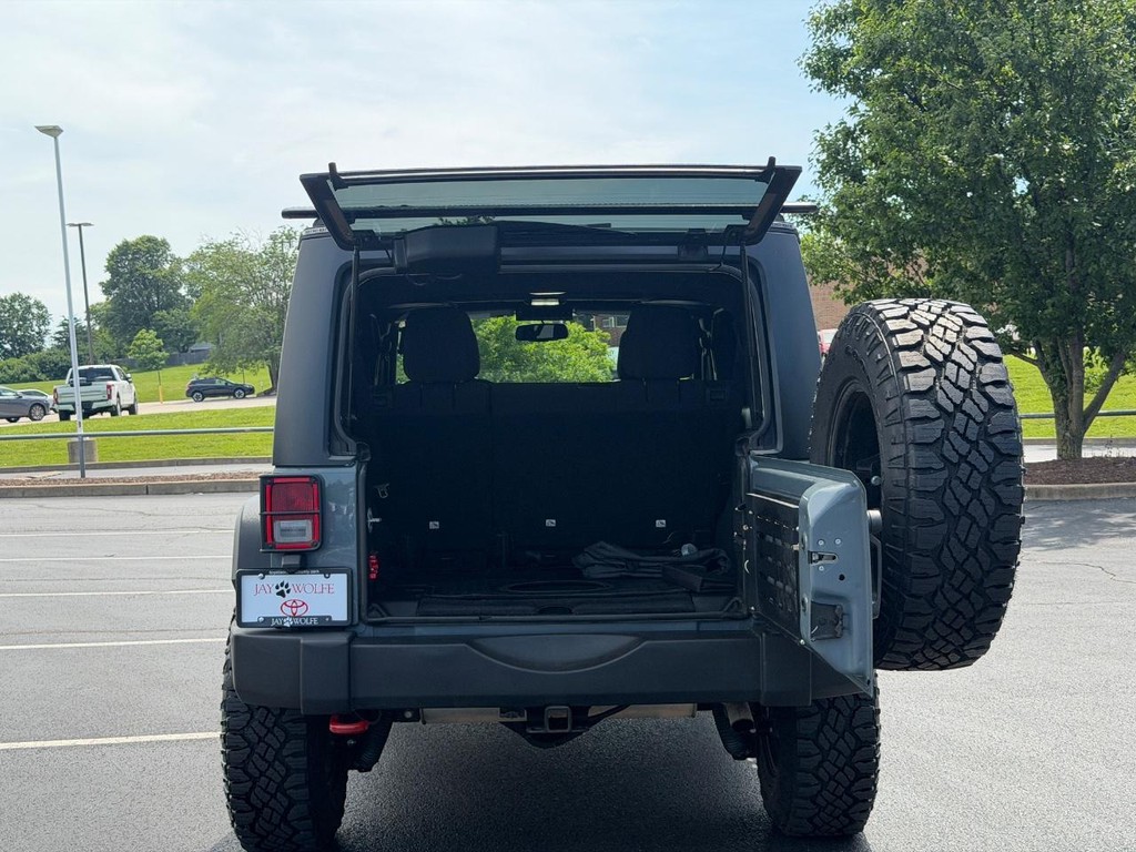 Jeep Wrangler Unlimited Vehicle Full-screen Gallery Image 04
