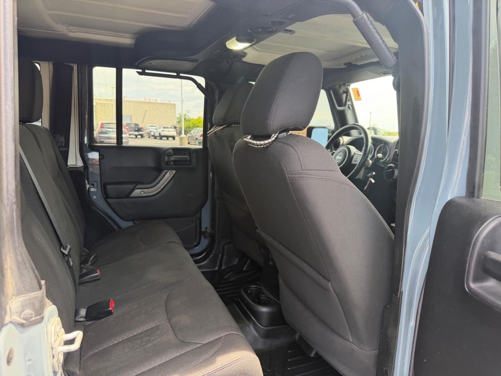 Jeep Wrangler Unlimited Vehicle Full-screen Gallery Image 10