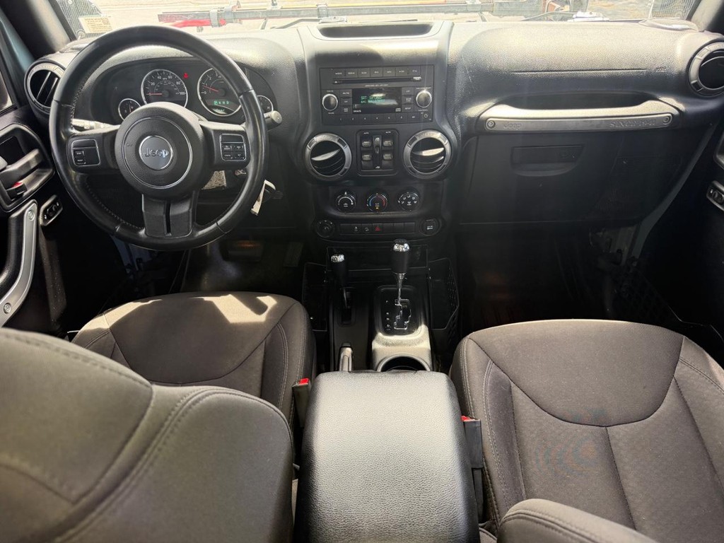 Jeep Wrangler Unlimited Vehicle Full-screen Gallery Image 11