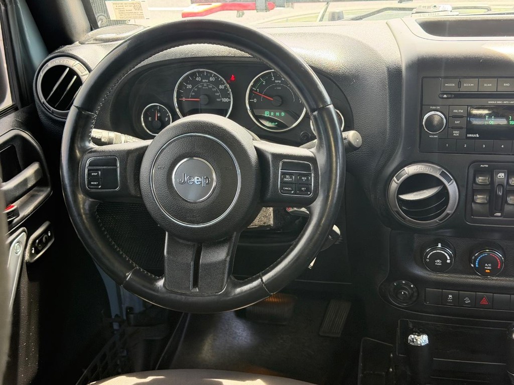 Jeep Wrangler Unlimited Vehicle Full-screen Gallery Image 12