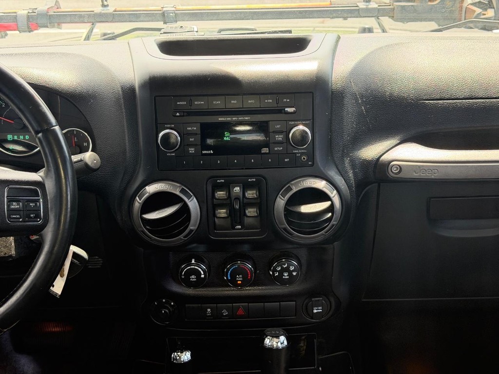 Jeep Wrangler Unlimited Vehicle Full-screen Gallery Image 13