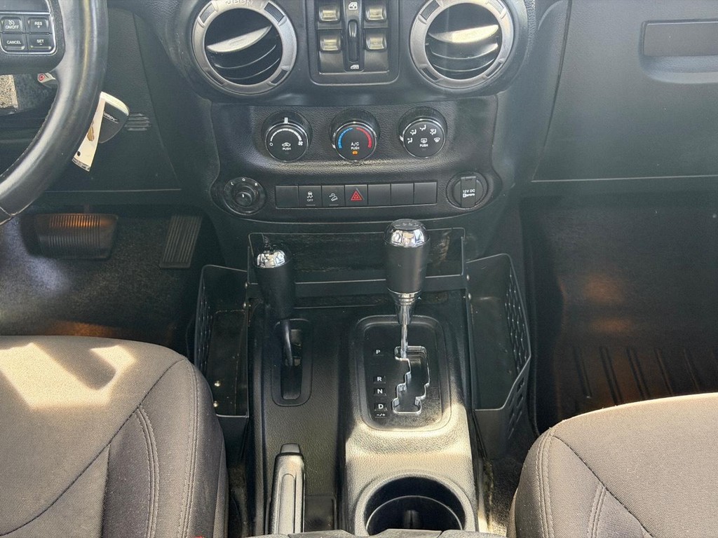 Jeep Wrangler Unlimited Vehicle Full-screen Gallery Image 14