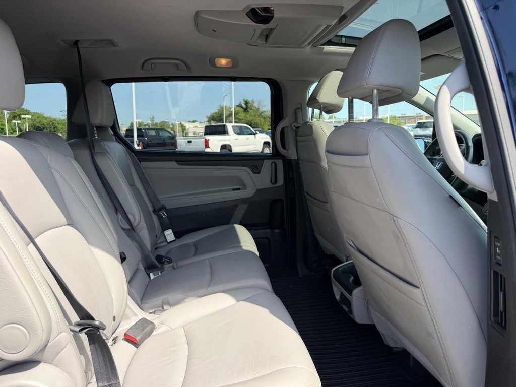 Honda Odyssey Vehicle Full-screen Gallery Image 09