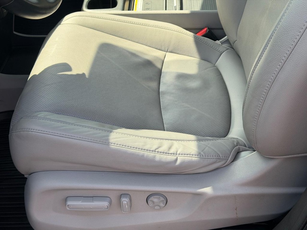 Honda Odyssey Vehicle Full-screen Gallery Image 24