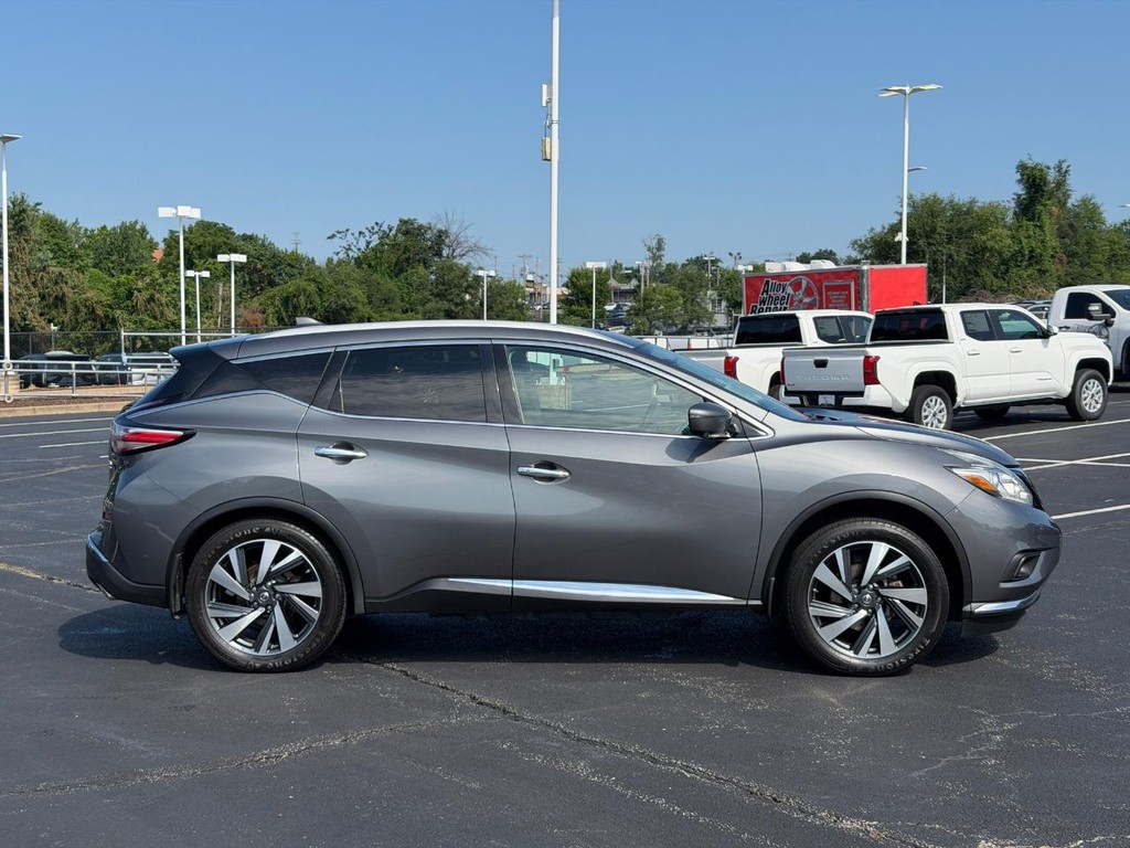 Nissan Murano Vehicle Full-screen Gallery Image 02