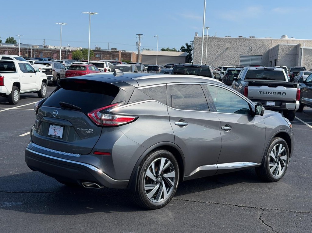 Nissan Murano Vehicle Full-screen Gallery Image 03