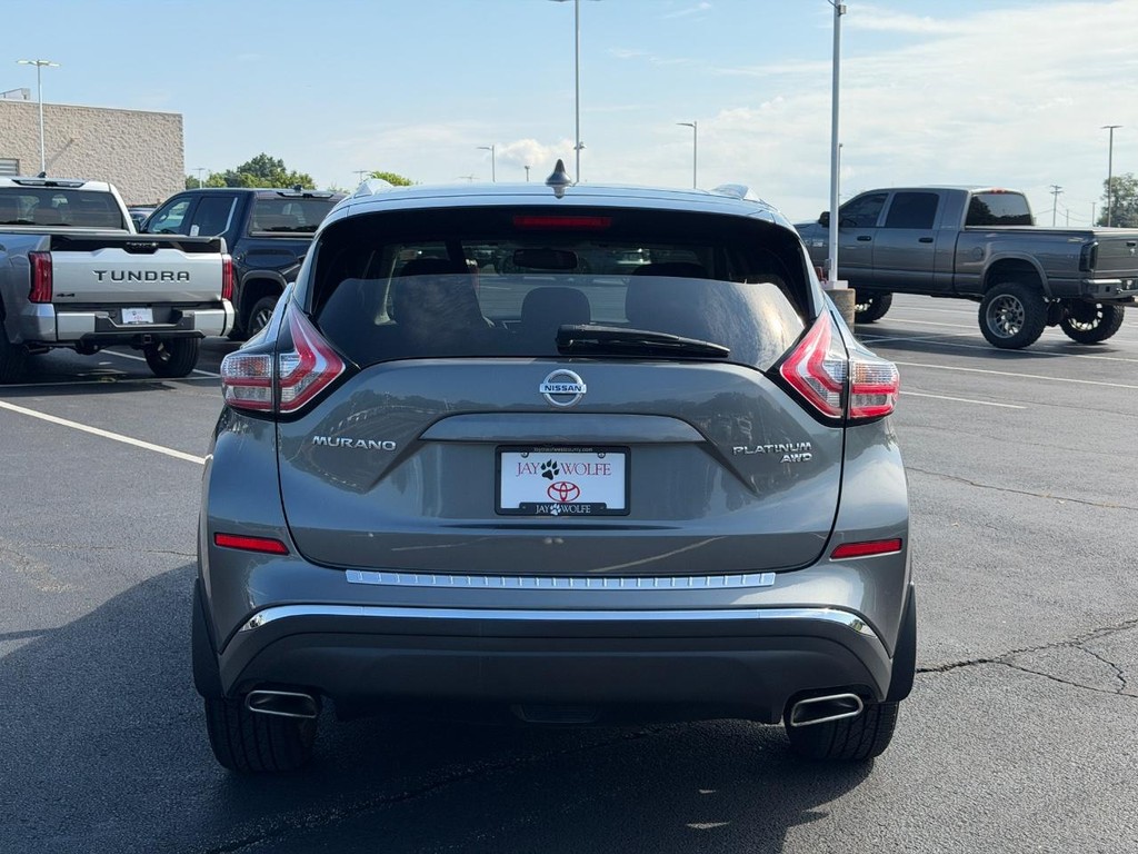 Nissan Murano Vehicle Full-screen Gallery Image 05
