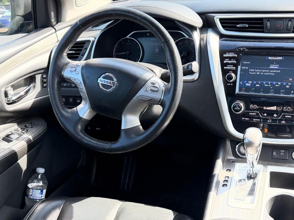 Nissan Murano Vehicle Full-screen Gallery Image 12