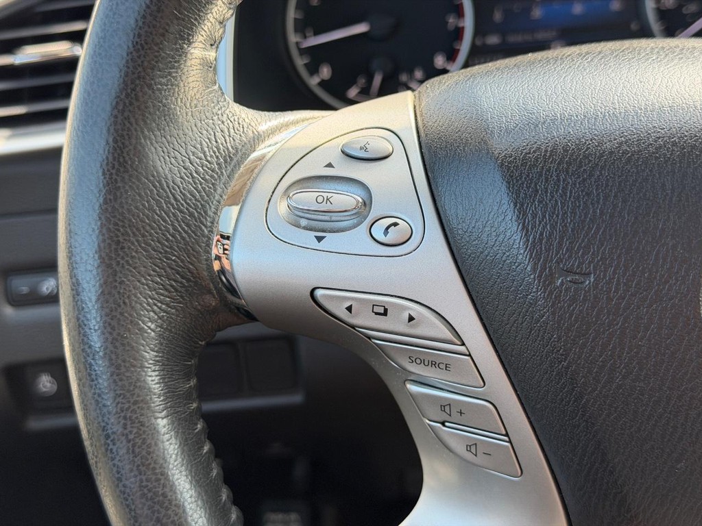 Nissan Murano Vehicle Full-screen Gallery Image 17