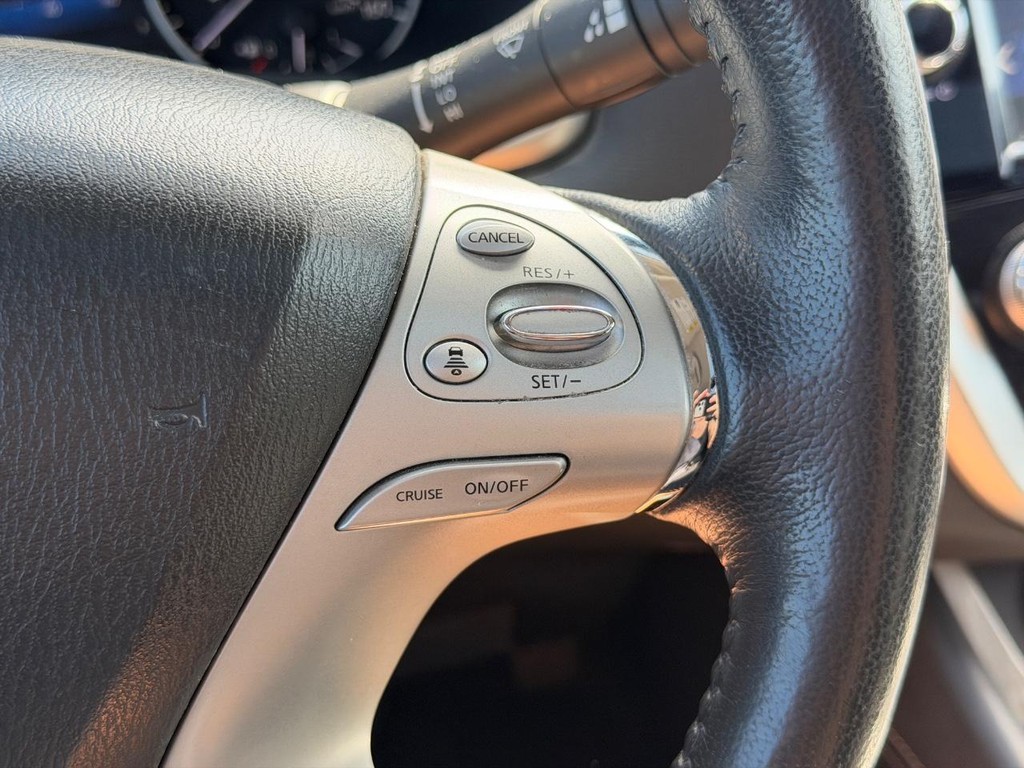 Nissan Murano Vehicle Full-screen Gallery Image 18