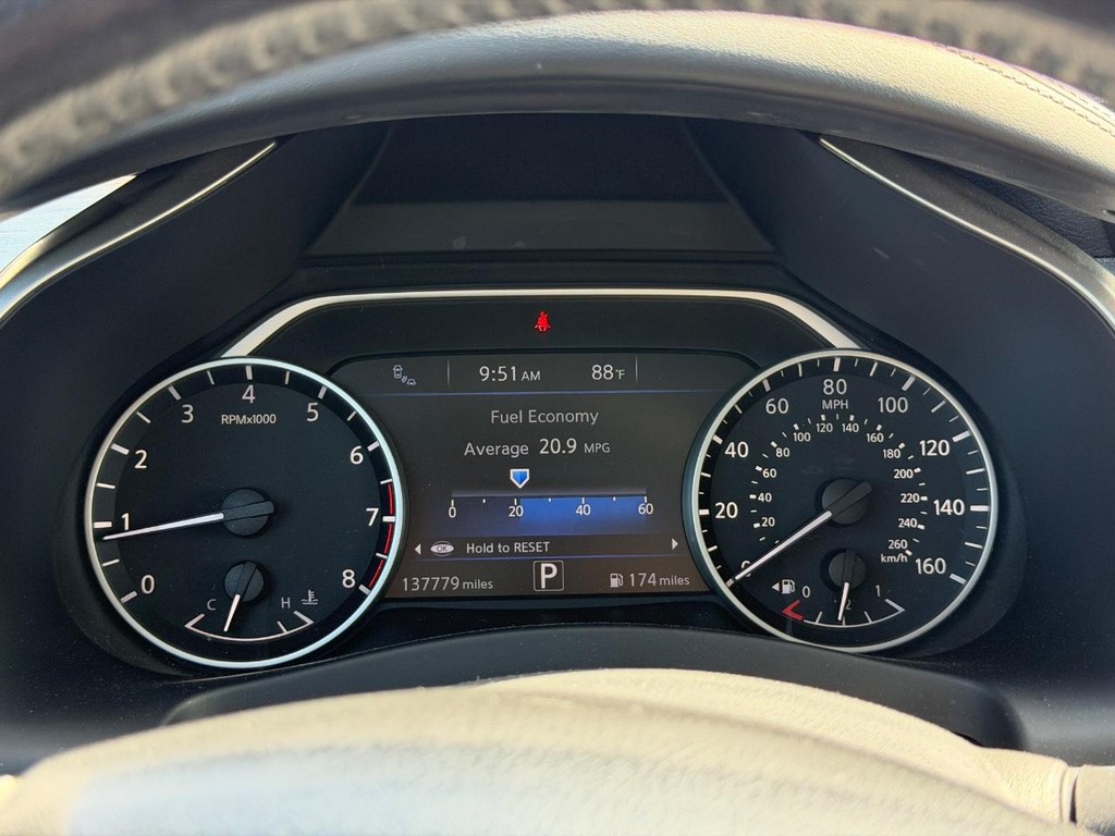Nissan Murano Vehicle Full-screen Gallery Image 19
