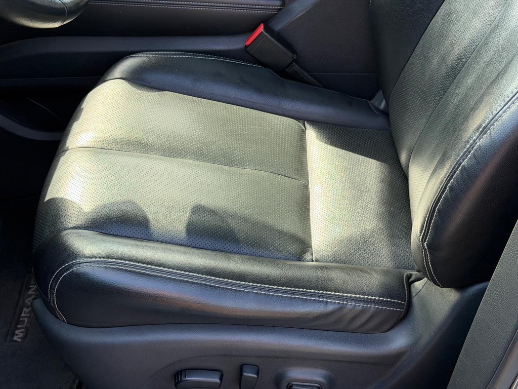 Nissan Murano Vehicle Full-screen Gallery Image 23
