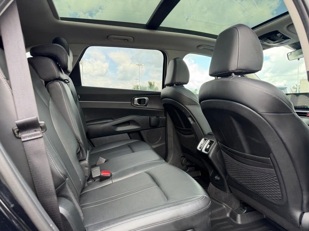 Kia Sorento Vehicle Full-screen Gallery Image 10