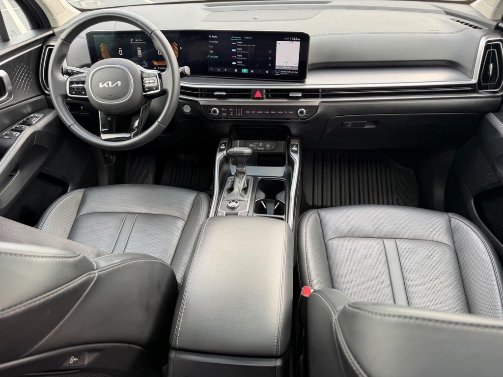 Kia Sorento Vehicle Full-screen Gallery Image 11