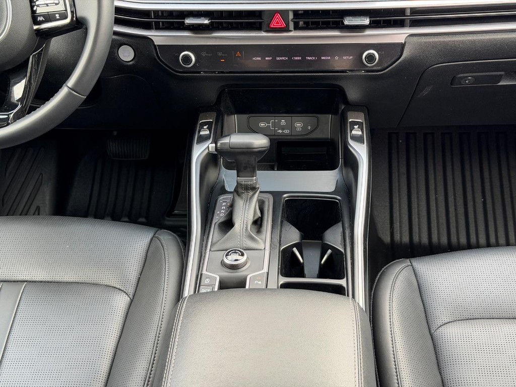 Kia Sorento Vehicle Full-screen Gallery Image 13