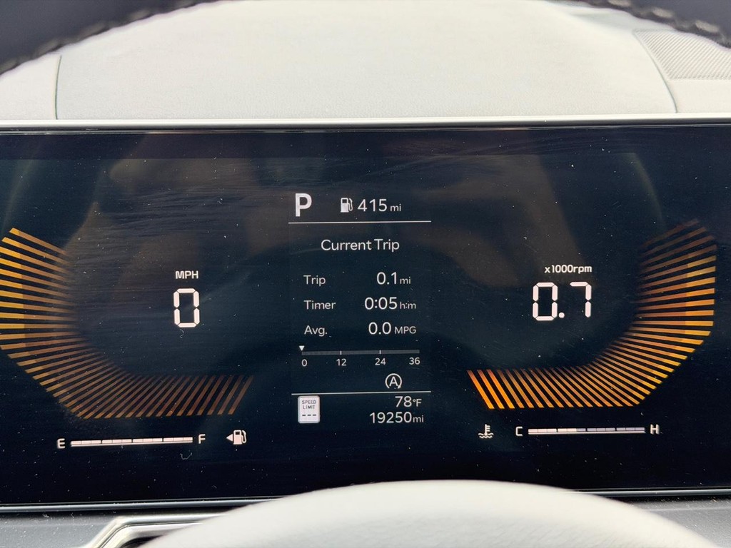 Kia Sorento Vehicle Full-screen Gallery Image 17