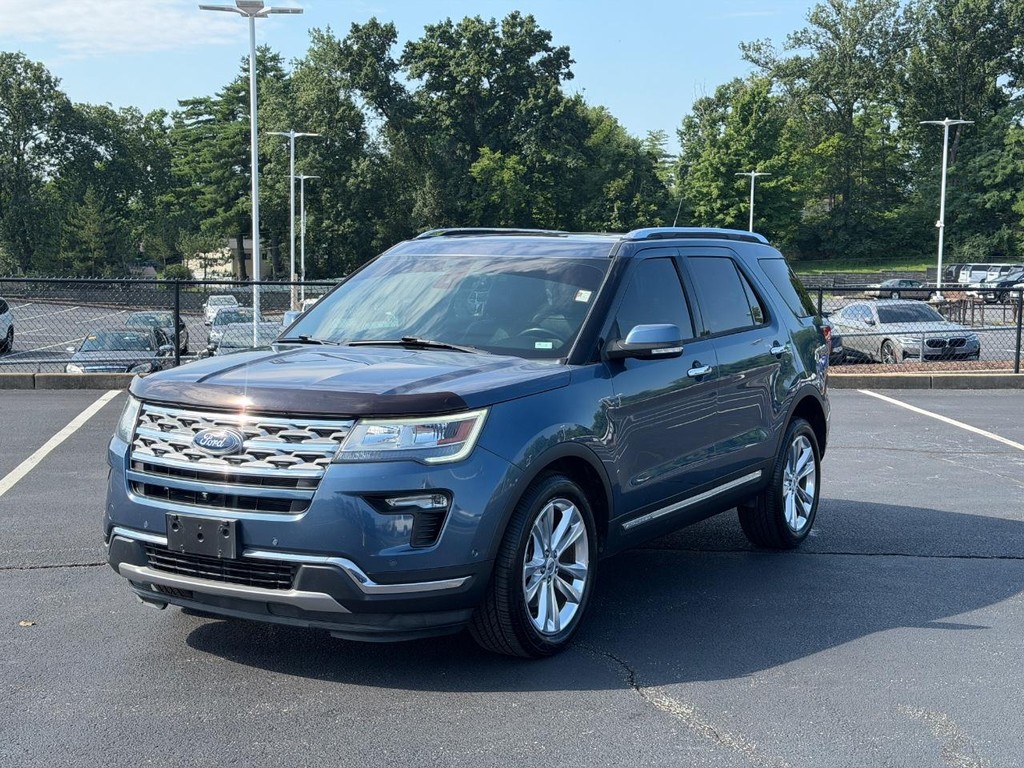 Ford Explorer Vehicle Full-screen Gallery Image 08