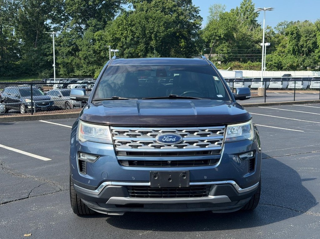 Ford Explorer Vehicle Full-screen Gallery Image 09