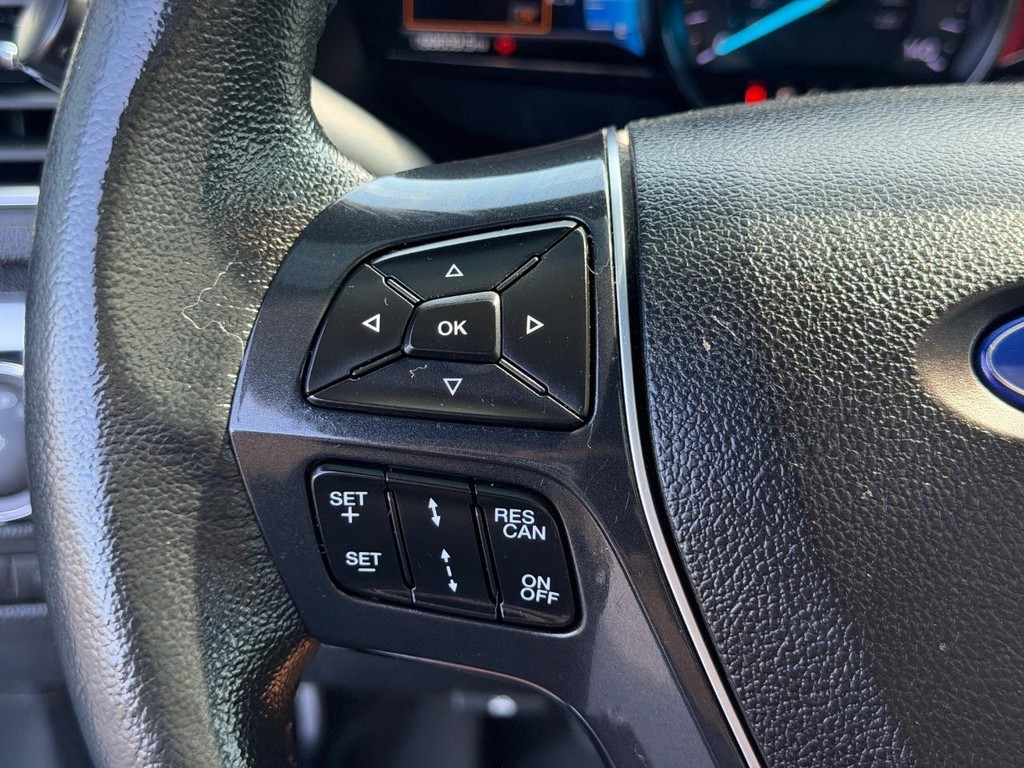 Ford Explorer Vehicle Full-screen Gallery Image 19