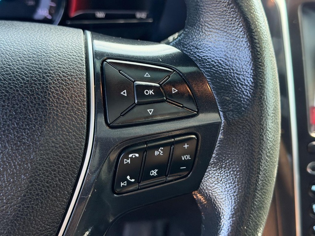 Ford Explorer Vehicle Full-screen Gallery Image 20
