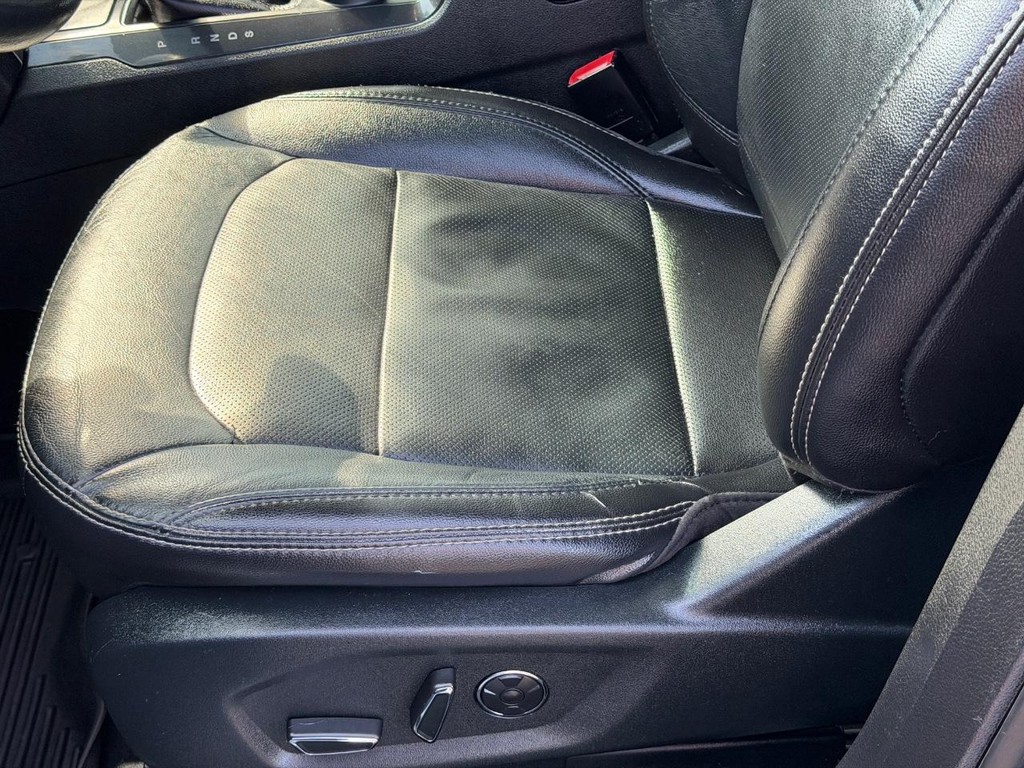 Ford Explorer Vehicle Full-screen Gallery Image 25