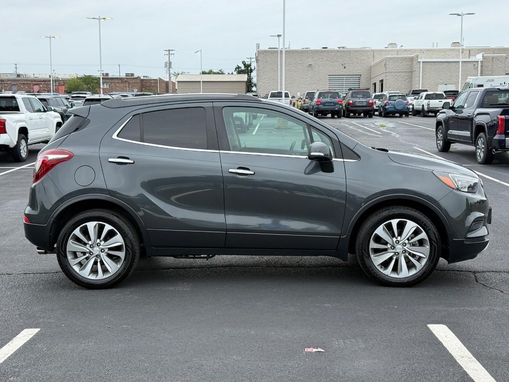 Buick Encore Vehicle Full-screen Gallery Image 02