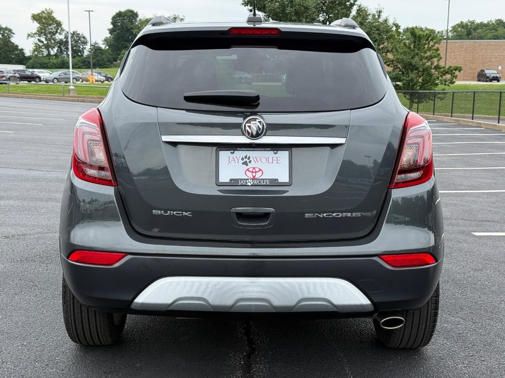 Buick Encore Vehicle Full-screen Gallery Image 04