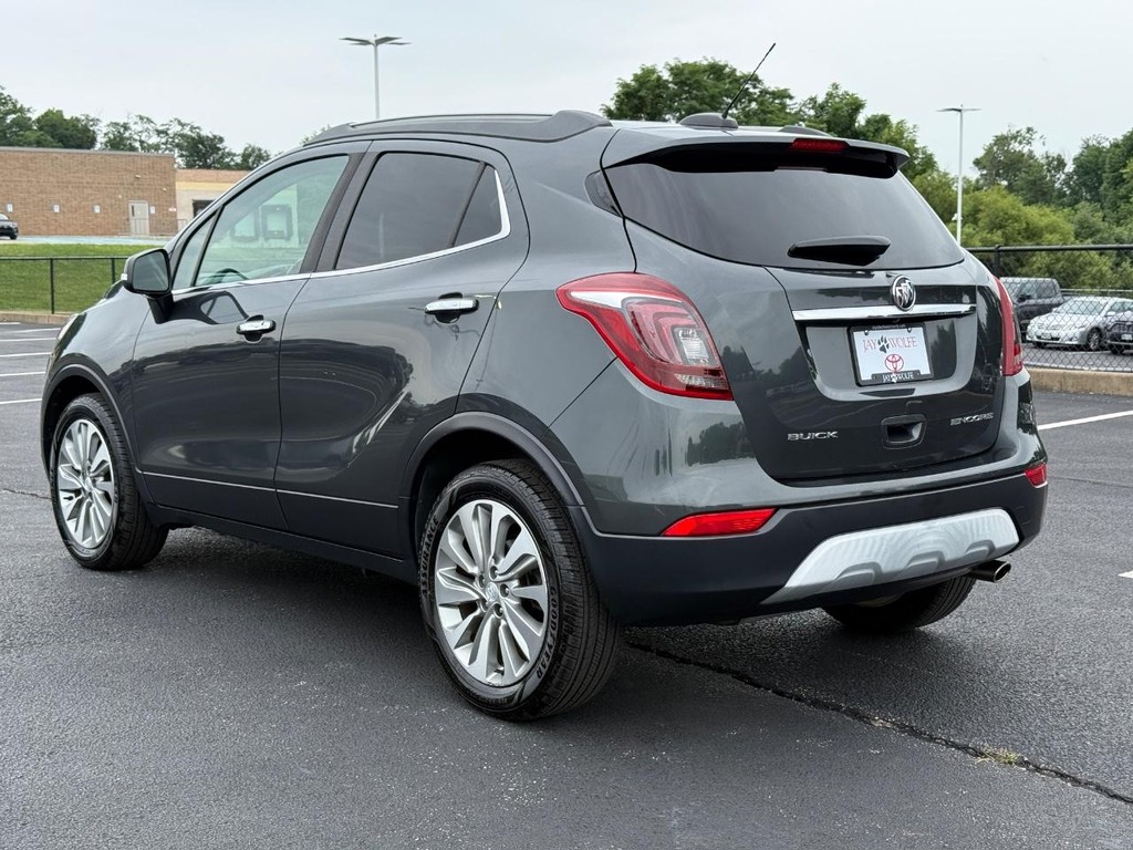 Buick Encore Vehicle Full-screen Gallery Image 05