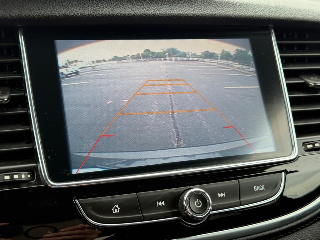Buick Encore Vehicle Full-screen Gallery Image 17