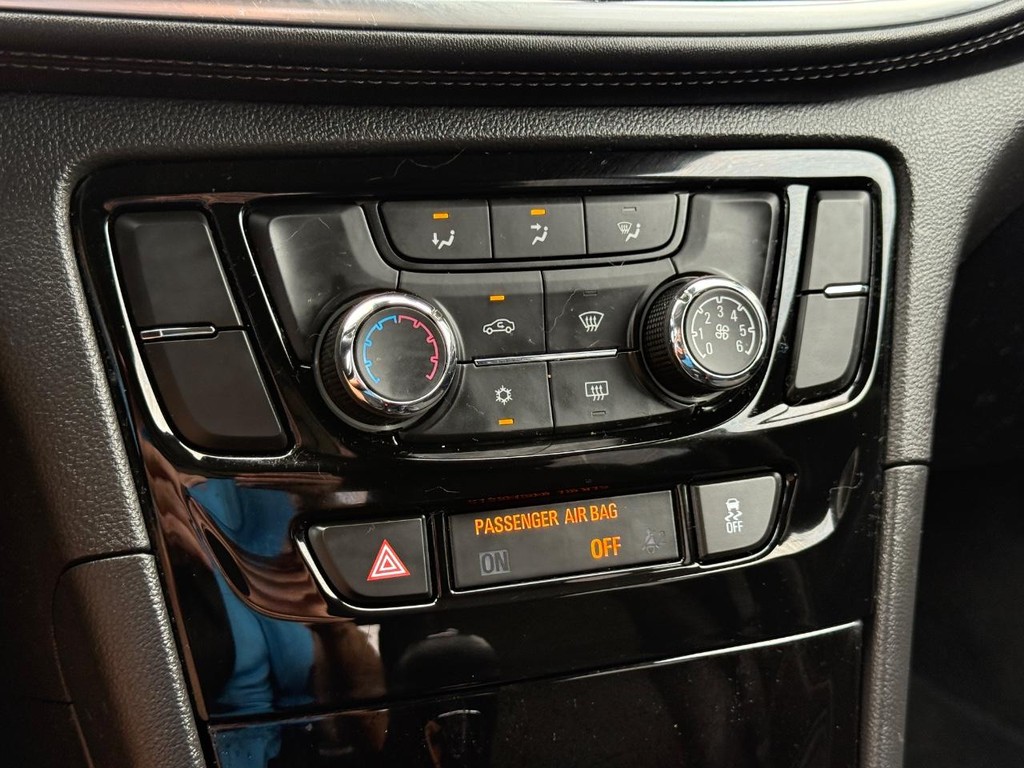 Buick Encore Vehicle Full-screen Gallery Image 18