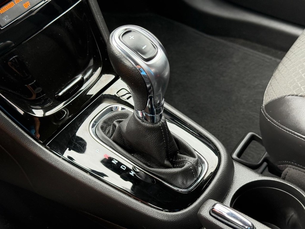 Buick Encore Vehicle Full-screen Gallery Image 19