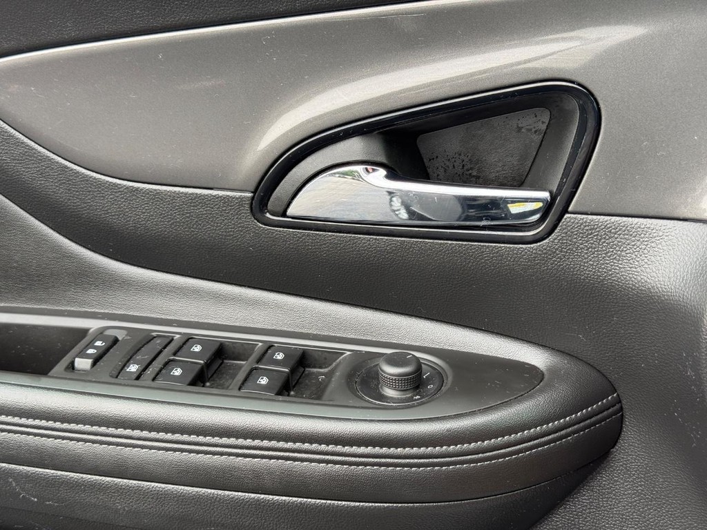 Buick Encore Vehicle Full-screen Gallery Image 23