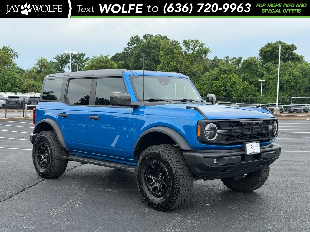 Ford Bronco Vehicle Full-screen Gallery Image 01