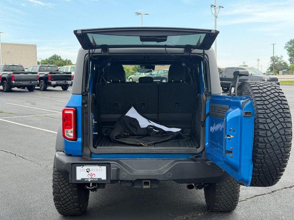 Ford Bronco Vehicle Full-screen Gallery Image 04