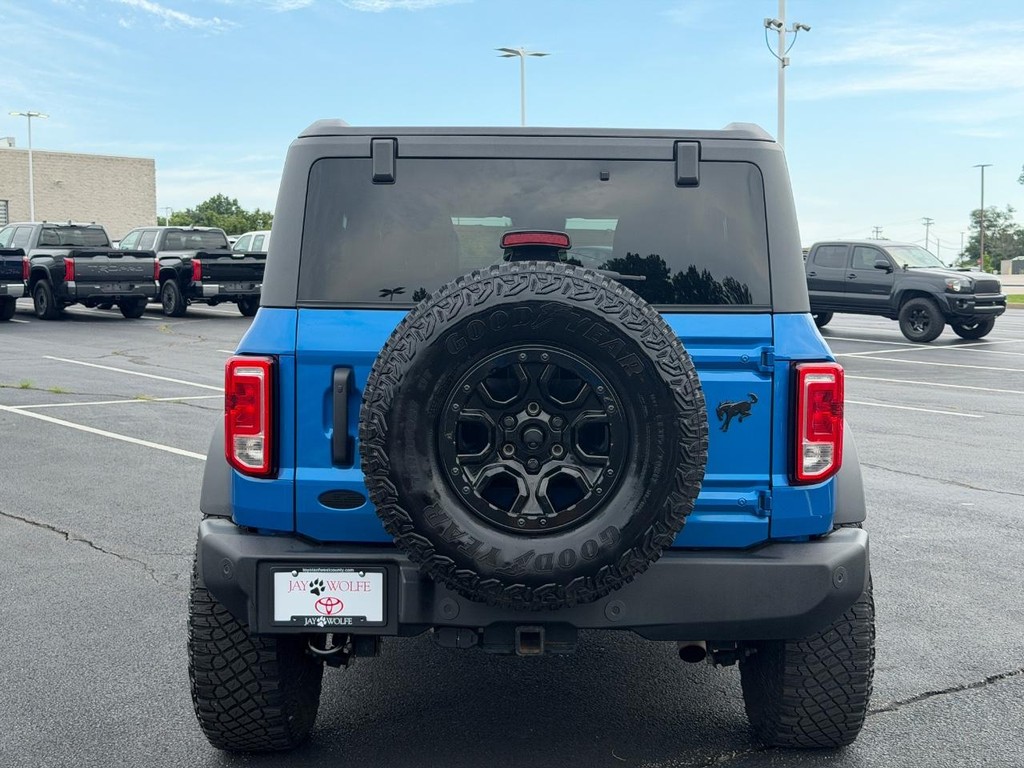 Ford Bronco Vehicle Full-screen Gallery Image 05