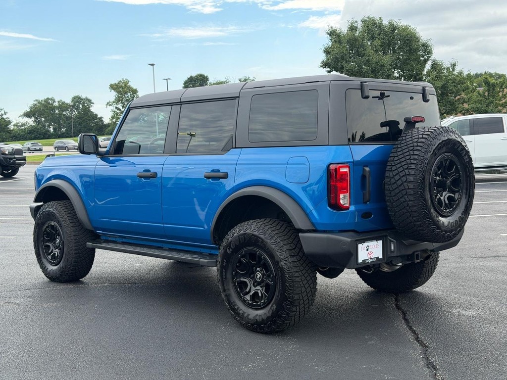 Ford Bronco Vehicle Full-screen Gallery Image 06