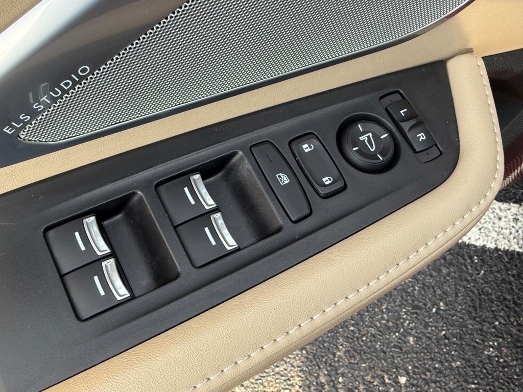 Acura RDX Vehicle Full-screen Gallery Image 15