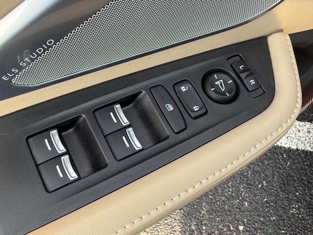 Acura RDX Vehicle Full-screen Gallery Image 13