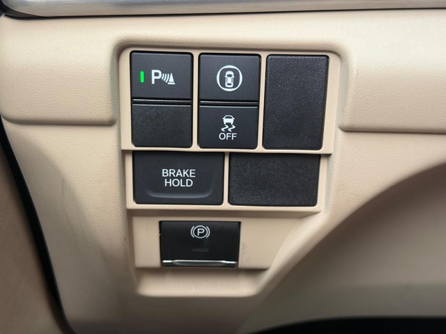 Acura RDX Vehicle Full-screen Gallery Image 16