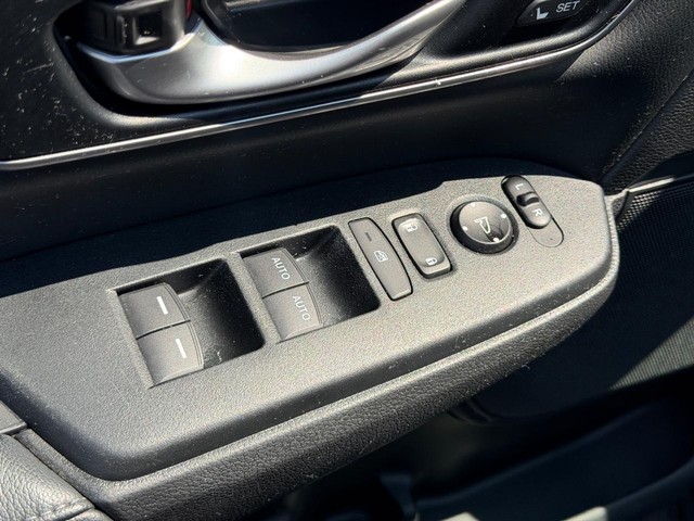 Honda CR-V Vehicle Full-screen Gallery Image 13