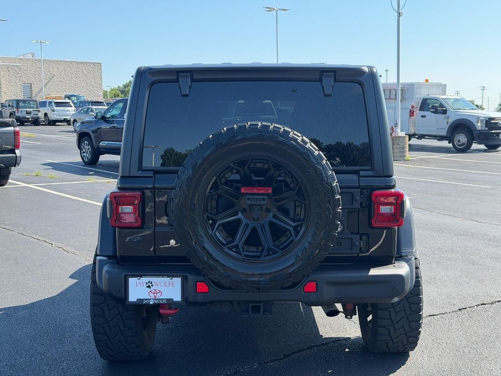 Jeep Wrangler Unlimited Vehicle Full-screen Gallery Image 05