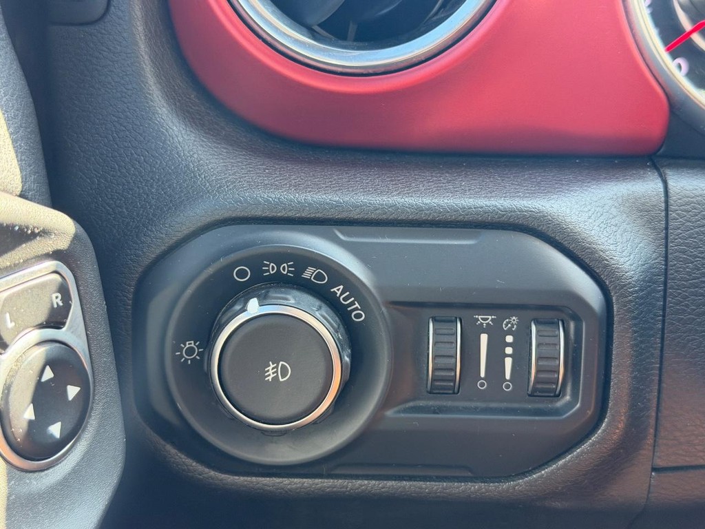Jeep Wrangler Unlimited Vehicle Full-screen Gallery Image 15