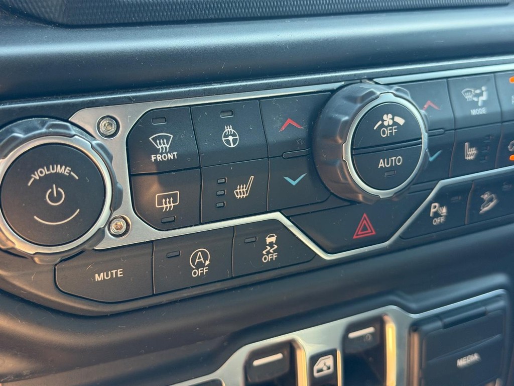 Jeep Wrangler Unlimited Vehicle Full-screen Gallery Image 20