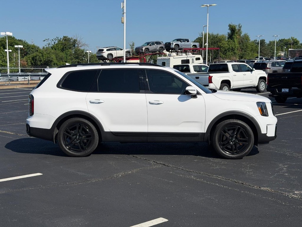 Kia Telluride Vehicle Full-screen Gallery Image 02
