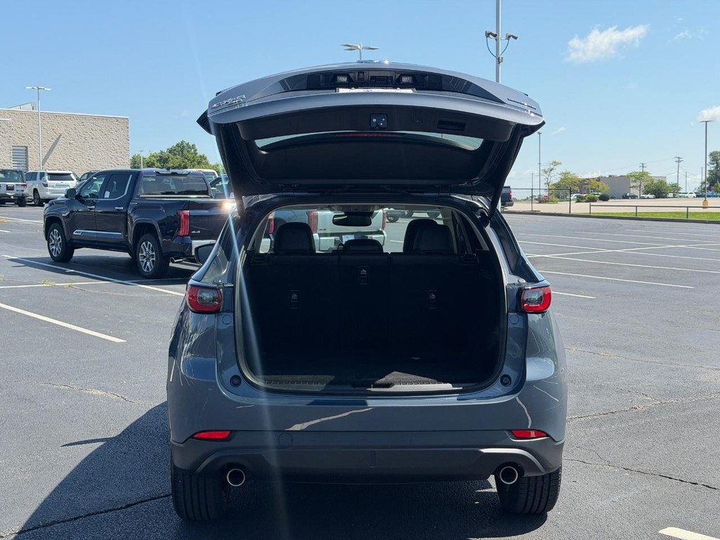 Mazda CX-5 Vehicle Full-screen Gallery Image 04