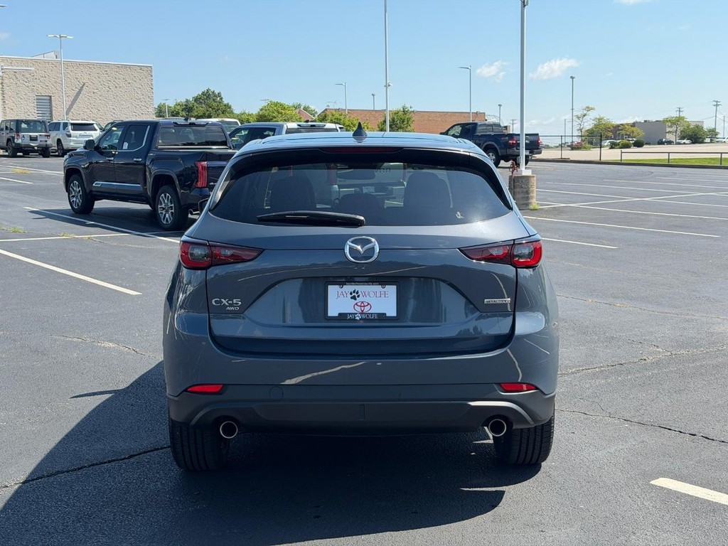 Mazda CX-5 Vehicle Full-screen Gallery Image 05