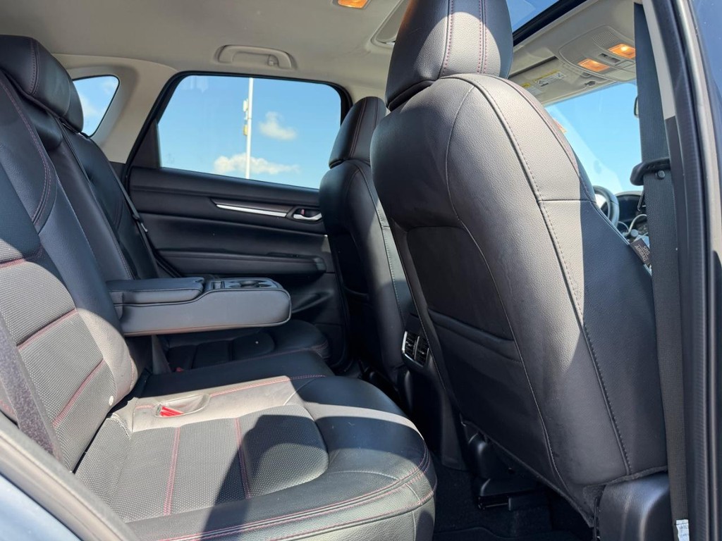 Mazda CX-5 Vehicle Full-screen Gallery Image 10