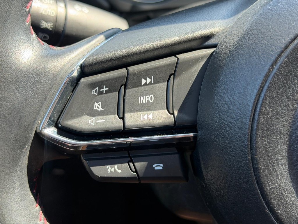 Mazda CX-5 Vehicle Full-screen Gallery Image 17
