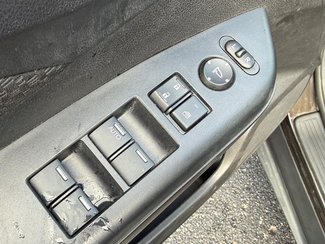Honda CR-V Vehicle Full-screen Gallery Image 13
